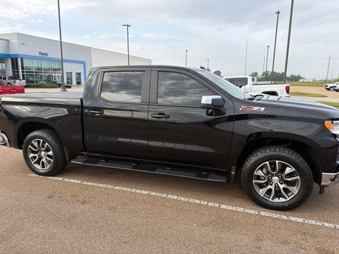 Used 2025 Chevrolet Silverado 1500 LT w/ Z71 Off-Road Package AWD/4WD image 3