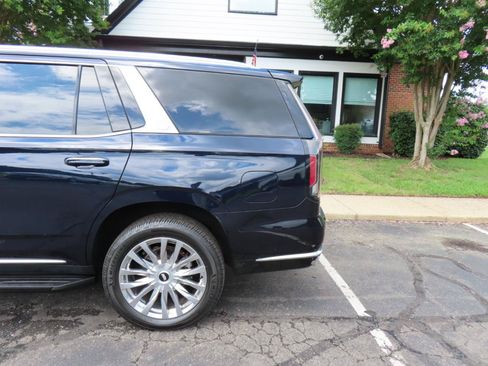 Used 2021 Cadillac Escalade Premium Luxury w/ Driver Assist Tech Package AWD/4WD image 4