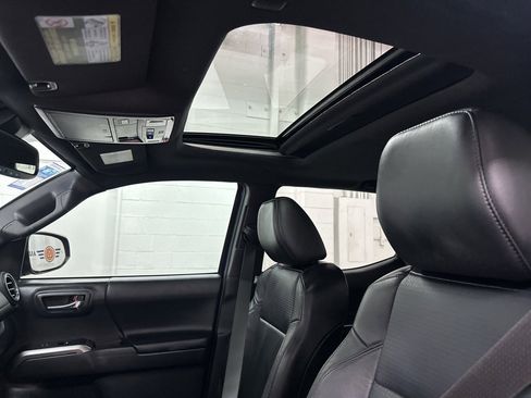 Used 2023 Toyota Tacoma Limited image 33