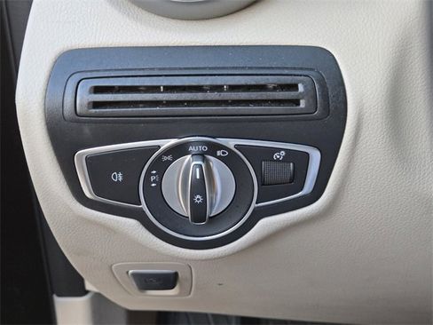 Used 2021 Mercedes-Benz GLC 300 image 33