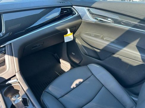 New 2025 Cadillac XT6 Sport w/ Technology Package image 16