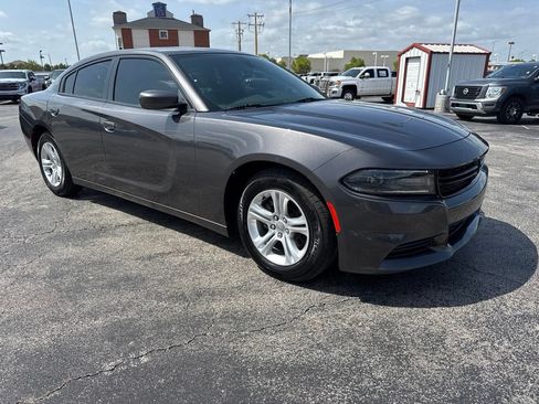 Used 2020 Dodge Charger SXT w/ Leather Interior Group RWD image 5