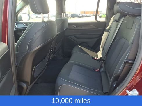 Used 2025 Jeep Grand Cherokee Laredo AWD/4WD image 13
