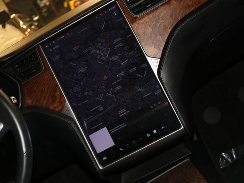 Used 2020 Tesla Model X image 43