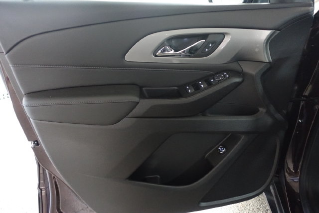 Used 2023 Chevrolet Traverse LT FWD image 9