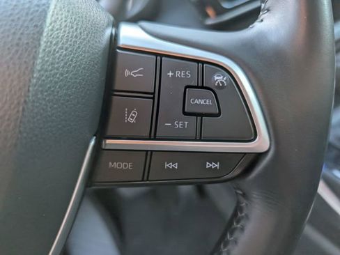 Used 2023 Toyota Highlander XLE image 19