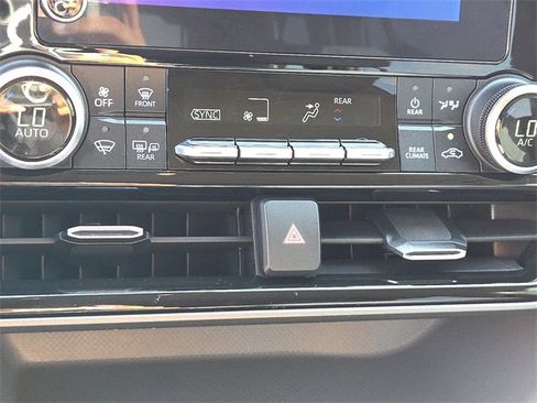 Used 2023 Toyota Highlander L image 21