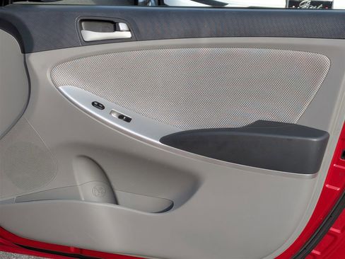 Used 2014 Hyundai Accent GS image 26