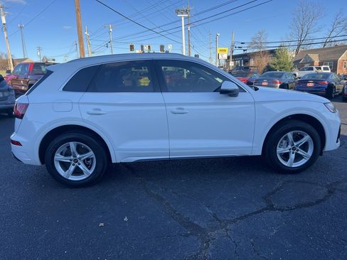 Used 2023 Audi Q5 2.0T Premium w/ Convenience Package image 6