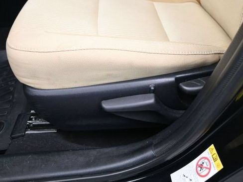 Used 2017 Toyota Corolla LE w/ Carpet Mat Package (TMS) FWD image 16