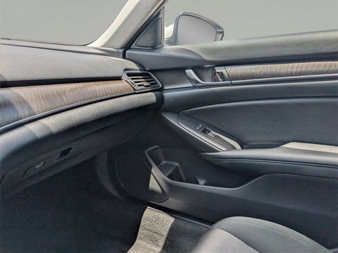 Used 2020 Honda Accord EX image 30