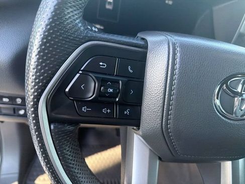 Used 2025 Toyota Tundra Limited AWD/4WD image 17