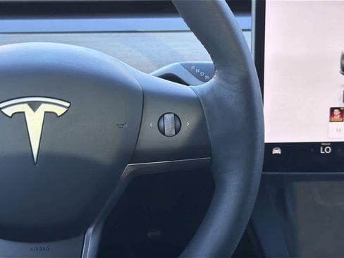 Used 2022 Tesla Model Y Long Range image 14