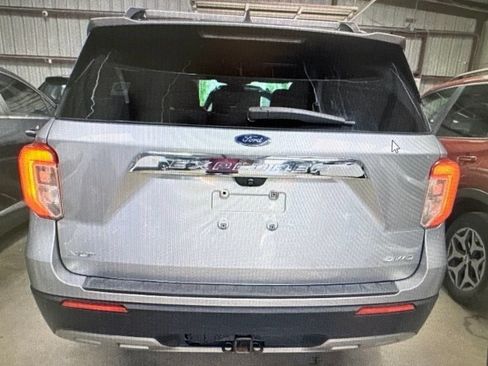 Used 2021 Ford Explorer XLT w/ Equipment Group 202A AWD/4WD image 5