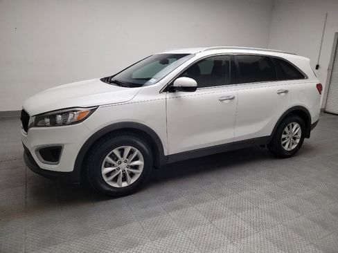 Used 2018 Kia Sorento FWD image 2