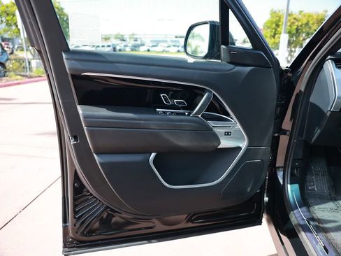 Used 2025 Land Rover Range Rover Long Wheelbase SE image 16