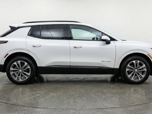 Used 2025 Chevrolet Equinox LT image 11