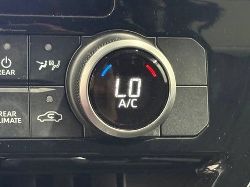 Used 2024 Toyota Highlander LE w/ Protection Package #3 (TMS) FWD image 39