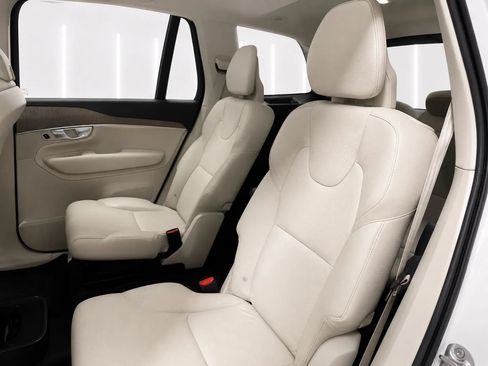 Used 2023 Volvo XC90 B6 Plus AWD/4WD image 12