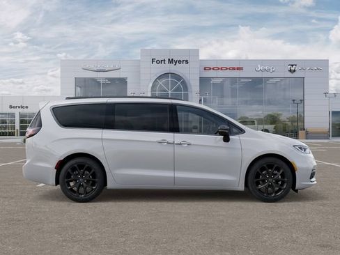 New 2026 Chrysler Pacifica Select FWD image 21