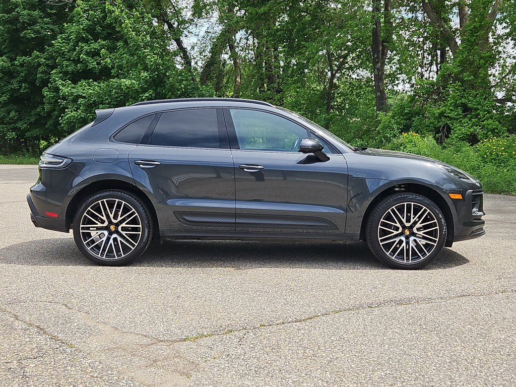 Certified 2026 Porsche Macan AWD/4WD image 8
