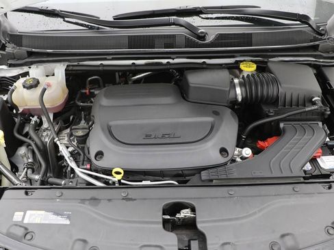 Used 2023 Chrysler Voyager LX image 26