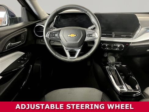 Used 2024 Chevrolet Trax LT w/ Driver Confidence Package FWD image 8