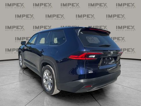 Used 2025 Toyota Grand Highlander AWD image 3