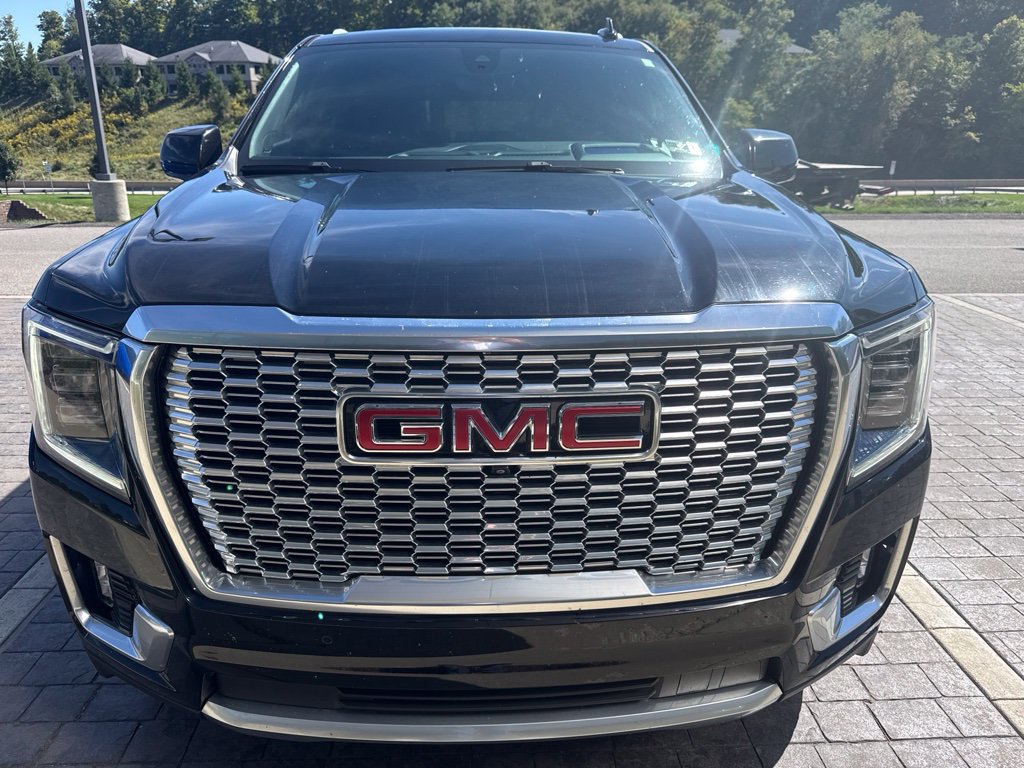 Used 2021 GMC Yukon Denali w/ Denali Premium Package AWD/4WD image 2
