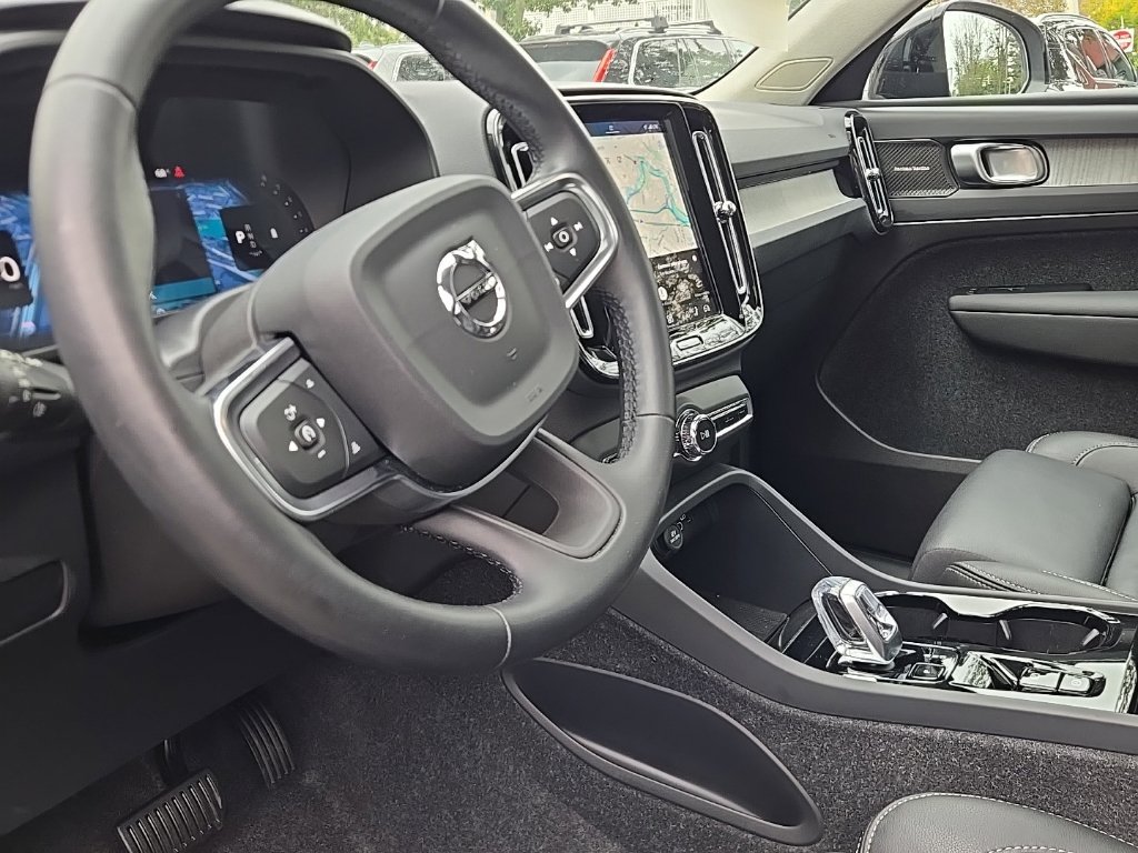 Certified 2025 Volvo XC40 B5 Ultra AWD/4WD image 17