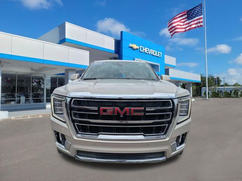 Used 2021 GMC Yukon XL SLT w/ SLT Premium Package AWD/4WD image 8