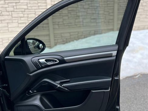 Used 2017 Porsche Cayenne Platinum Edition w/ Premium Package (PJV) image 37