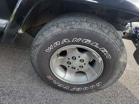 Used 2002 Jeep Wrangler Sahara image 2