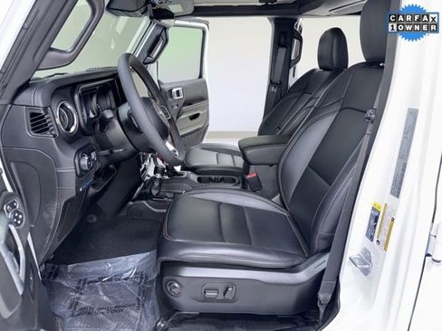 Used 2024 Jeep Wrangler Unlimited Sahara w/ Technology Group image 15