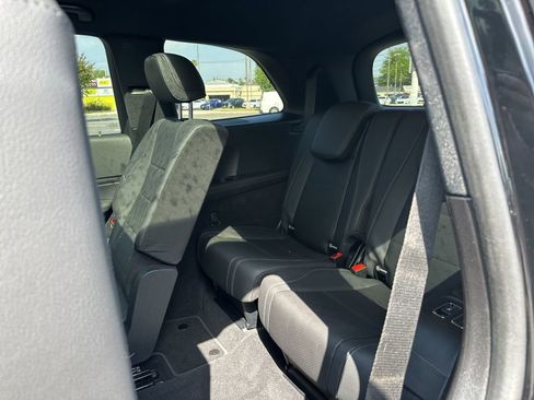 Used 2025 Mercedes-Benz GLS 450 4MATIC image 11