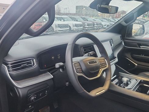 Used 2024 Jeep Wagoneer Series II w/ Flexible Seating Group image 10