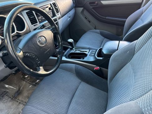 Used 2004 Toyota 4Runner SR5 image 4