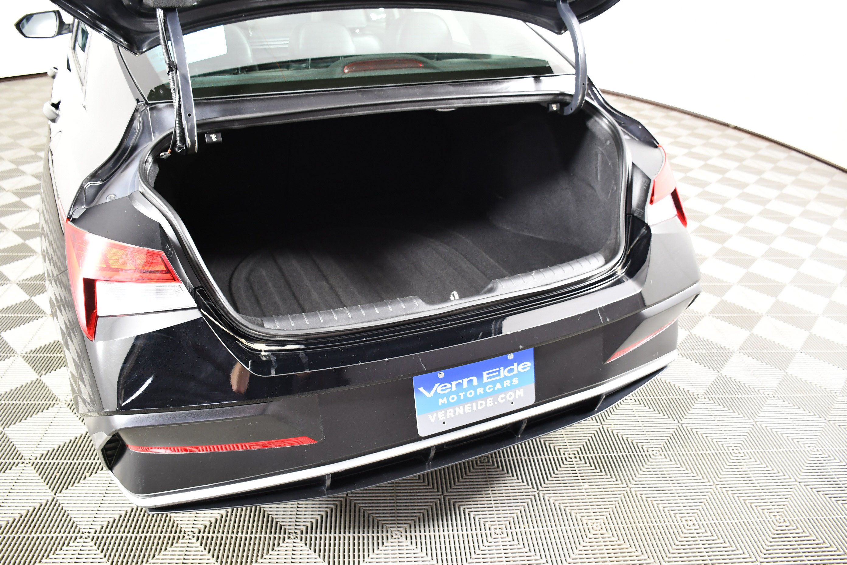 Used 2025 Hyundai Elantra Limited FWD image 38