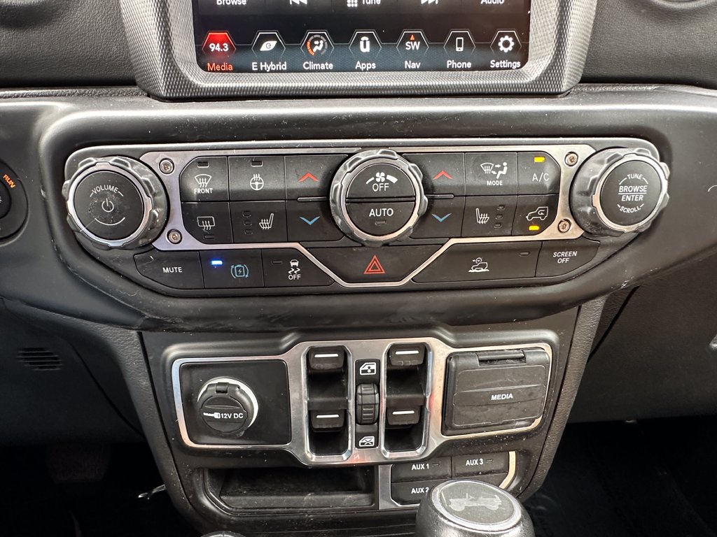 Used 2022 Jeep Wrangler Unlimited Sahara w/ Cold Weather Group AWD/4WD image 29