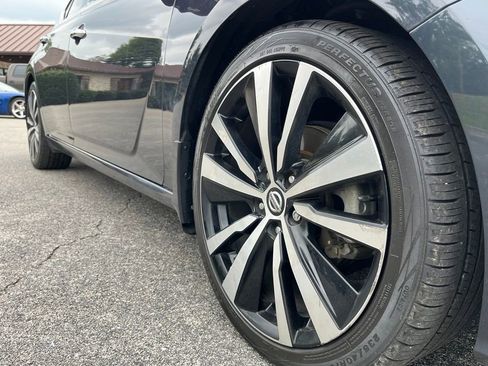 Used 2019 Nissan Altima 2.5 Platinum FWD image 11