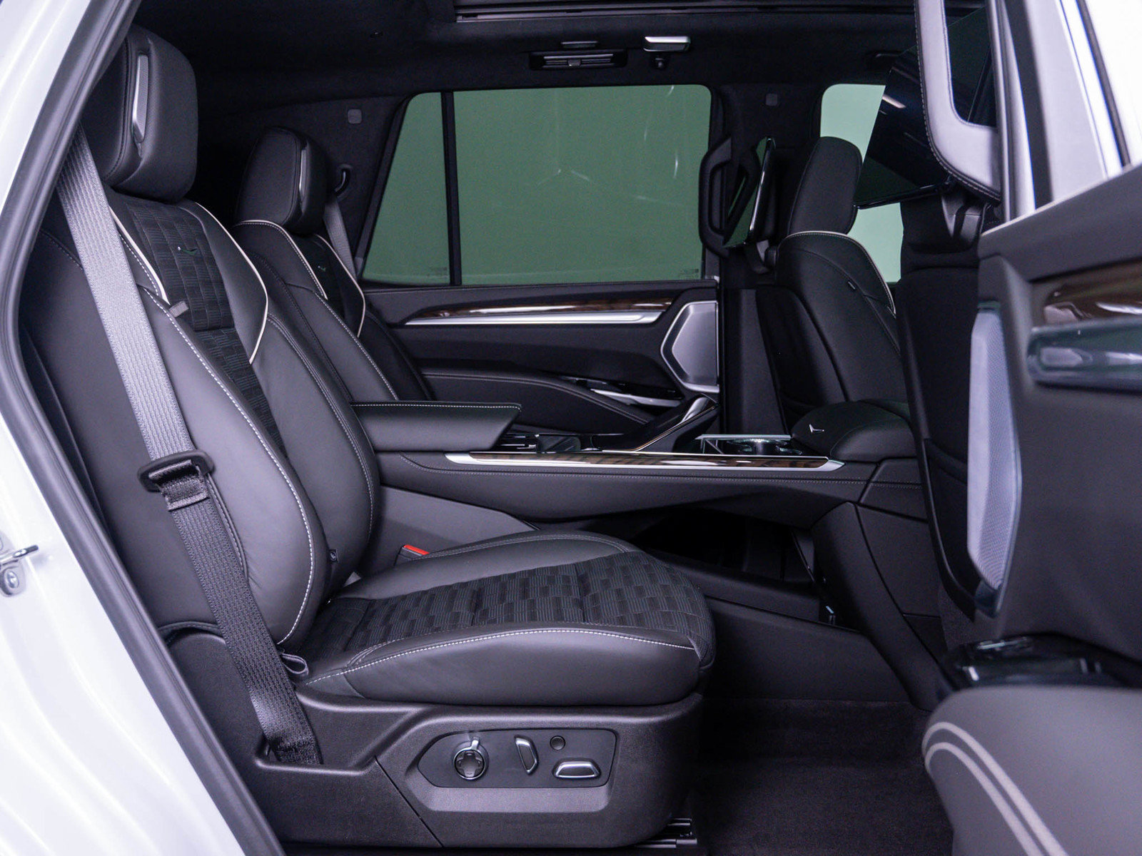 Used 2026 Cadillac Escalade Platinum Sport AWD/4WD image 13