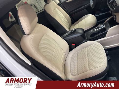 Used 2022 Ford Escape SE image 38