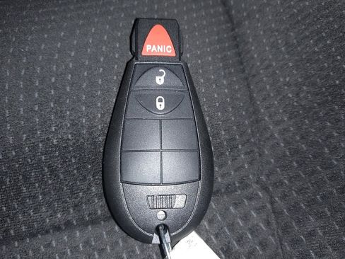 Used 2019 Dodge Grand Caravan SE FWD image 32