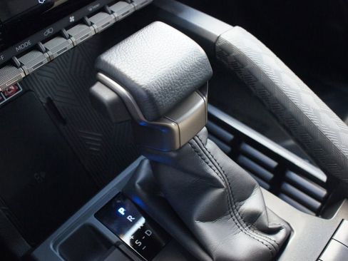 Used 2025 Toyota 4Runner Limited image 12