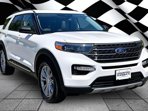 Certified 2022 Ford Explorer XLT w/ Equipment Group 202A AWD/4WD image 9