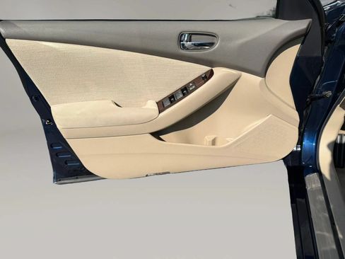 Used 2010 Nissan Altima Hybrid Sedan w/ Convenience Pkg FWD image 11