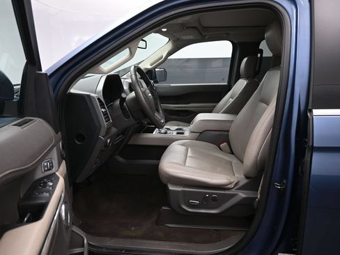 Used 2019 Ford Expedition XLT w/ Equipment Group 202A RWD image 9