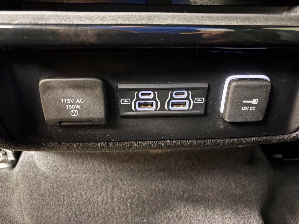Used 2024 Jeep Wagoneer Series II w/ Flexible Seating Group RWD image 33