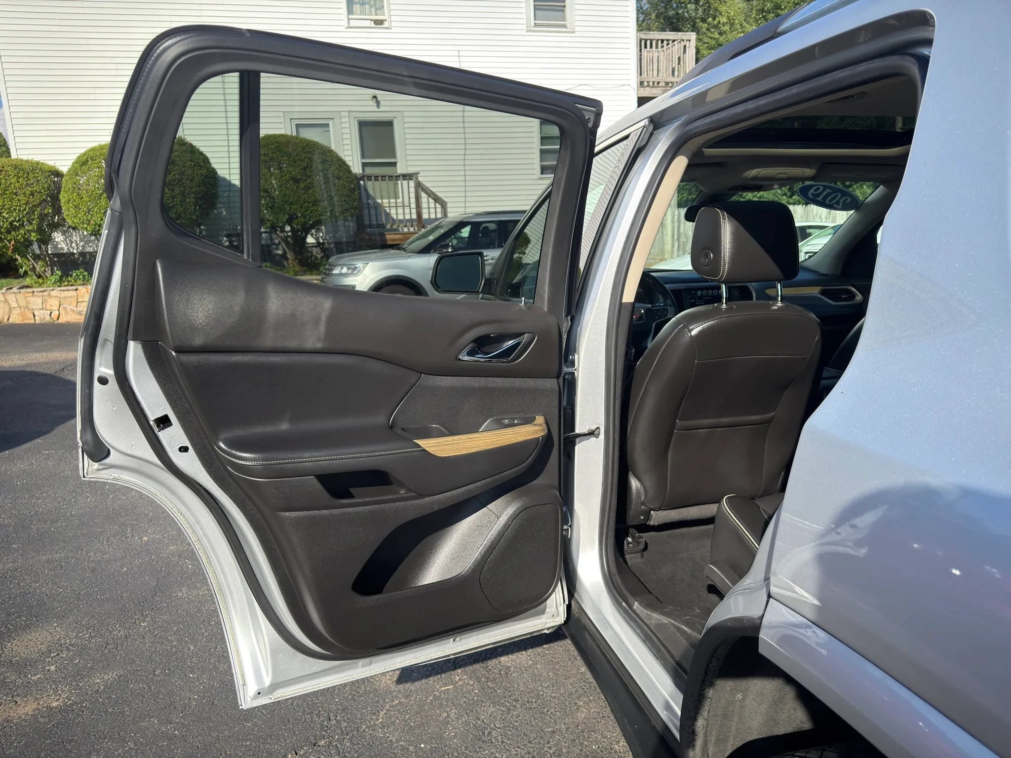 Used 2019 GMC Acadia Denali AWD/4WD image 17