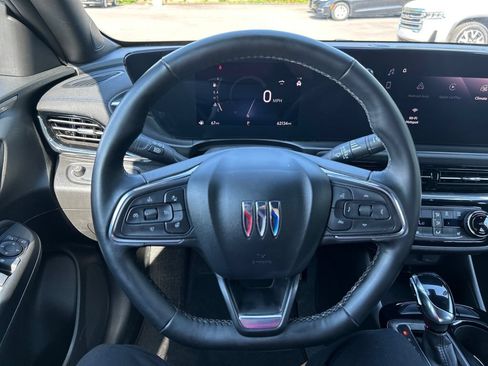 Used 2025 Buick Envista Sport Touring w/ Convenience I Package FWD image 15